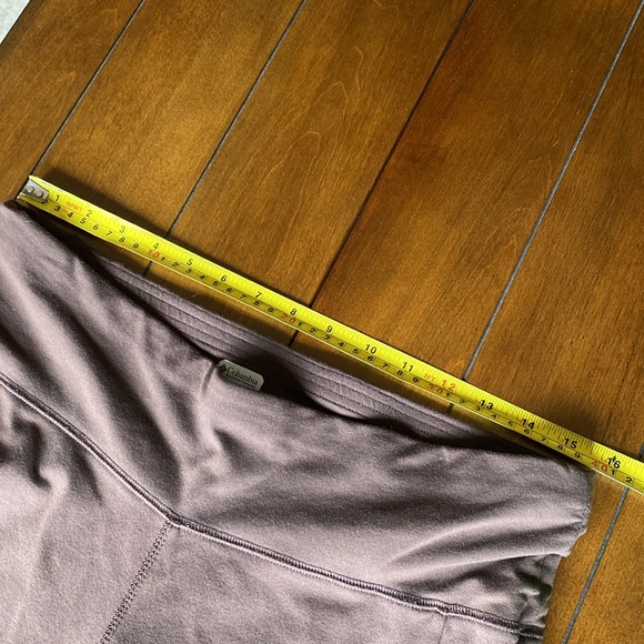 COLUMBIA Brown ‘Titanium’ Sport Capris with Split at Back Hem Size Medium - Picture 9 of 9